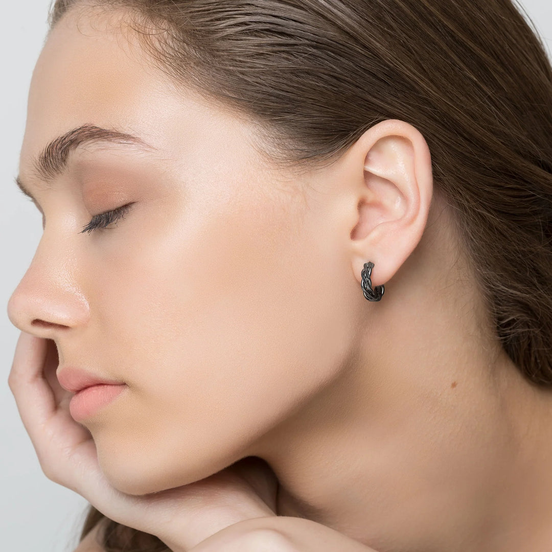 Pendientes aros huggie de alambre retorcido